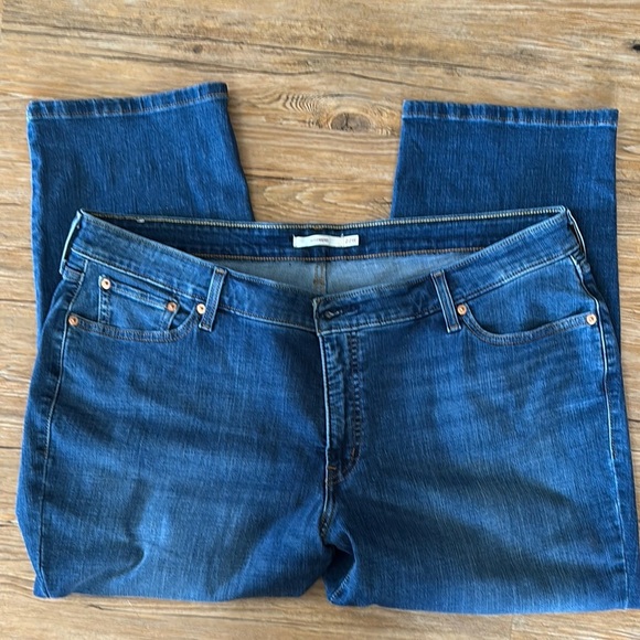 Levi's Blue Boyfriend Jeans with Signature Stitching - Picture 4 of 6